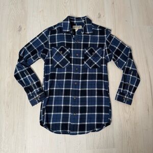 Duluth Trading Co Navy and White Plaid Shirt men’s small